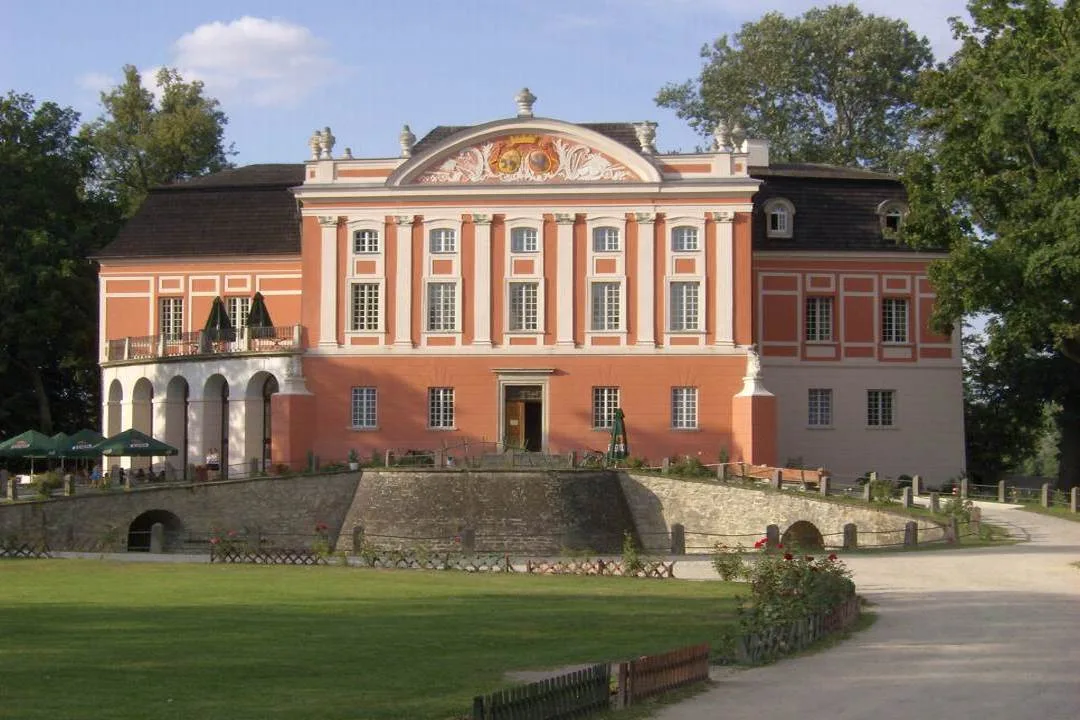 Pałac w Kurozwękach