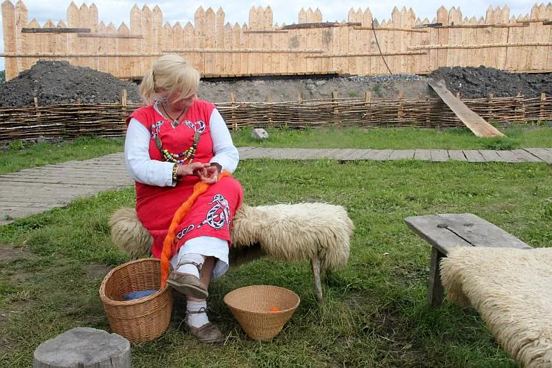 Skansen Słowian i Wikingów - produkcja filcu