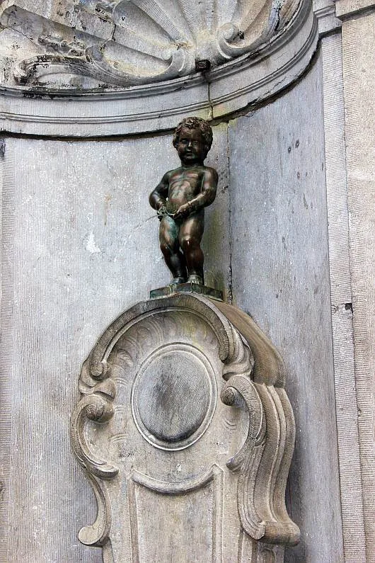 Słynny Manneken Pis w Brukseli