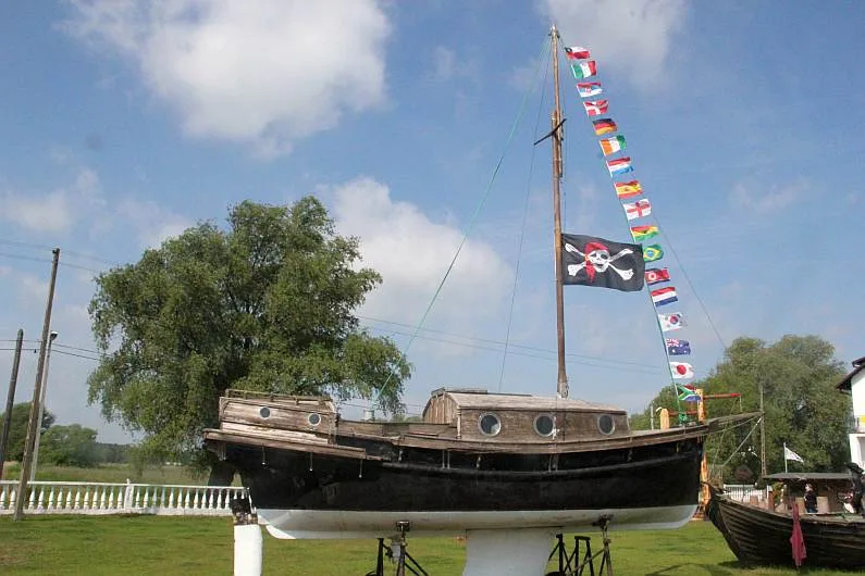 Statek piratów - Wyspa Skarbów na Karsiborze