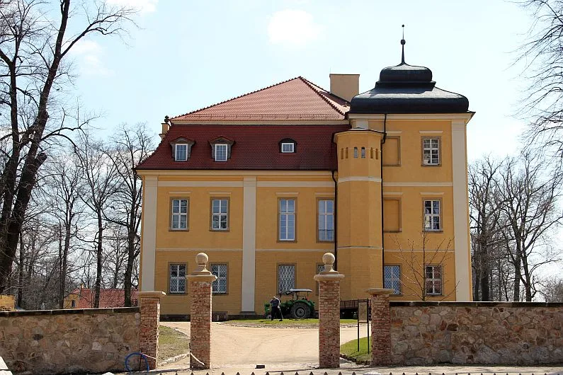 Pałac w Łomnicy